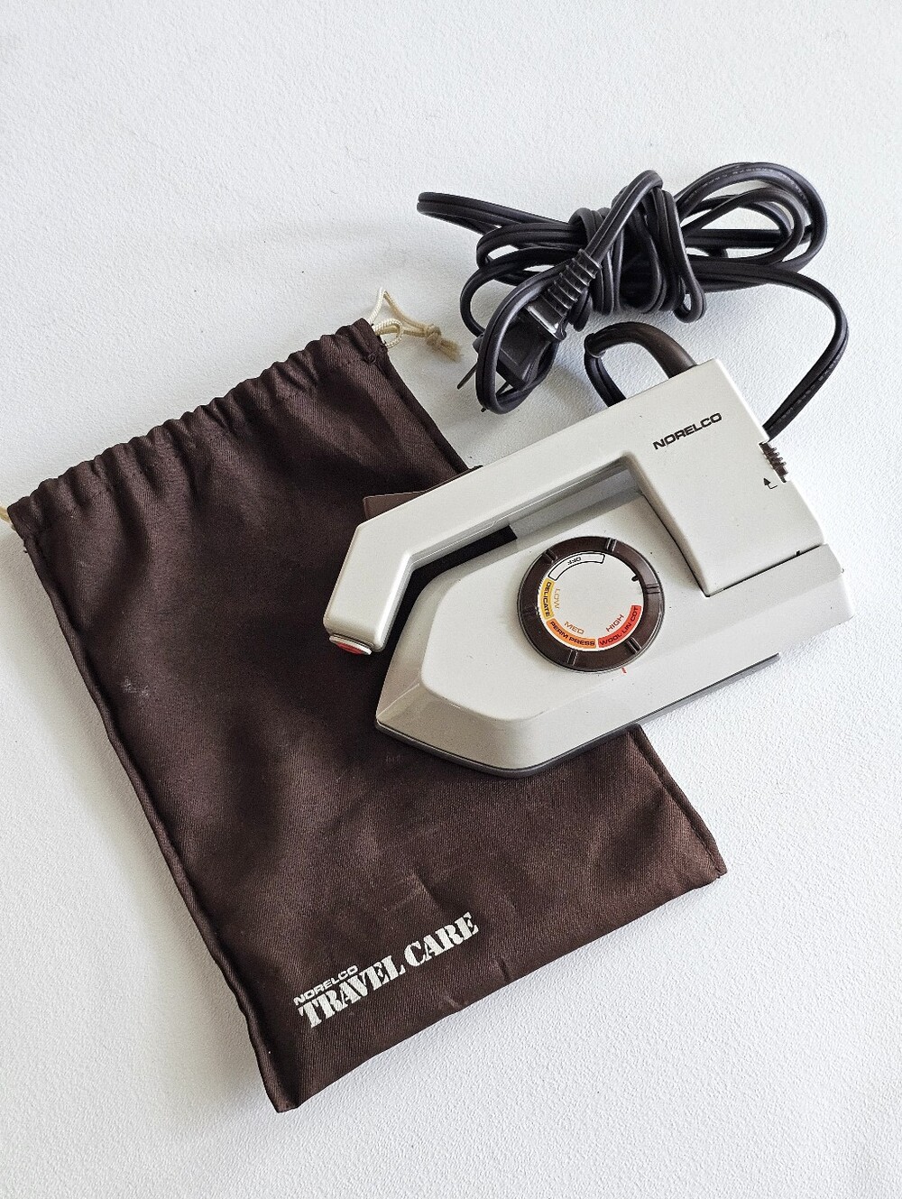 Vintage Norelco TI-65 Dual Voltage Travel Iron w/ Travel Pouch Compact